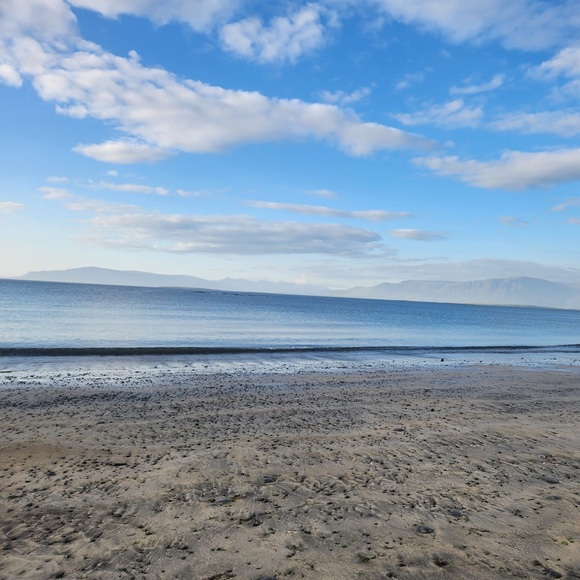 Meet your Posher, Sarah - Picture 2 of 2